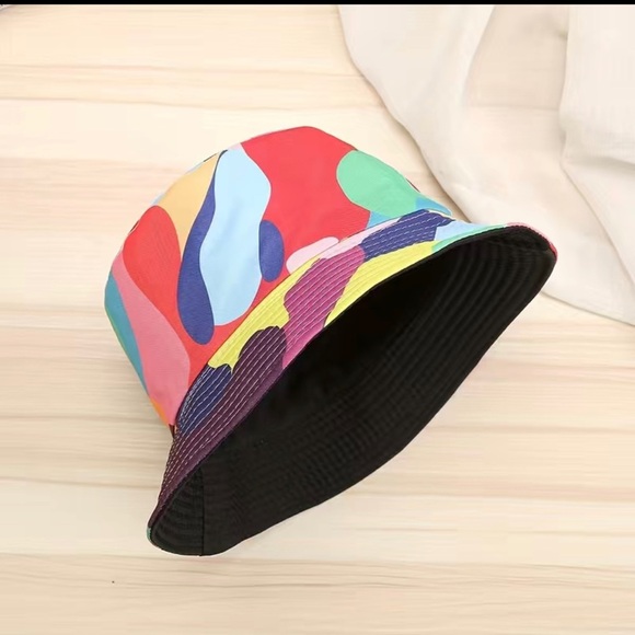 Reversible fun bucket hat. New. - Picture 3 of 4